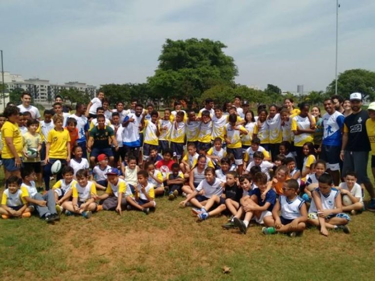 Crianças participam do Rugby Day