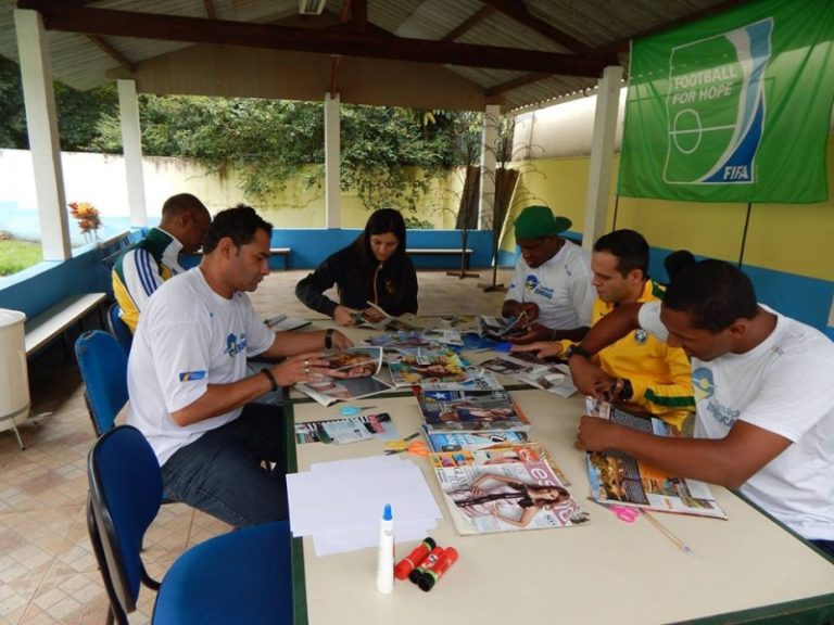 Educandas recebem oportunidade de trabalho.
