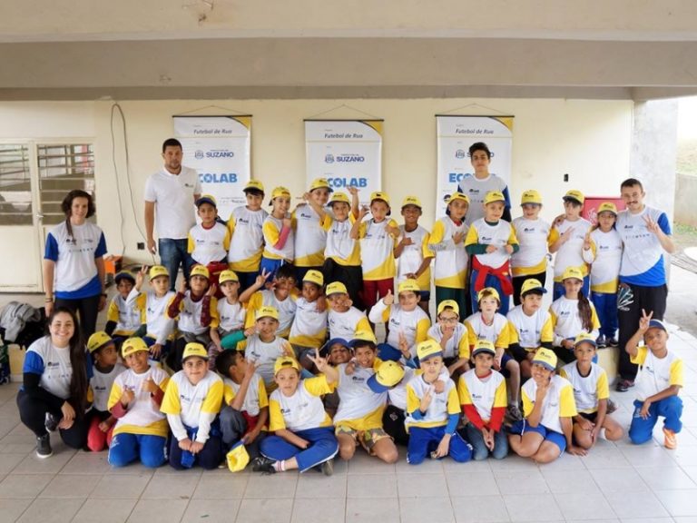 InEntrega dos uniformes do Projeto “Futebol de Rua” – Suzano