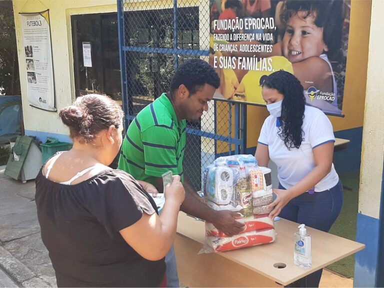 Entrega de Cestas para a comunidade